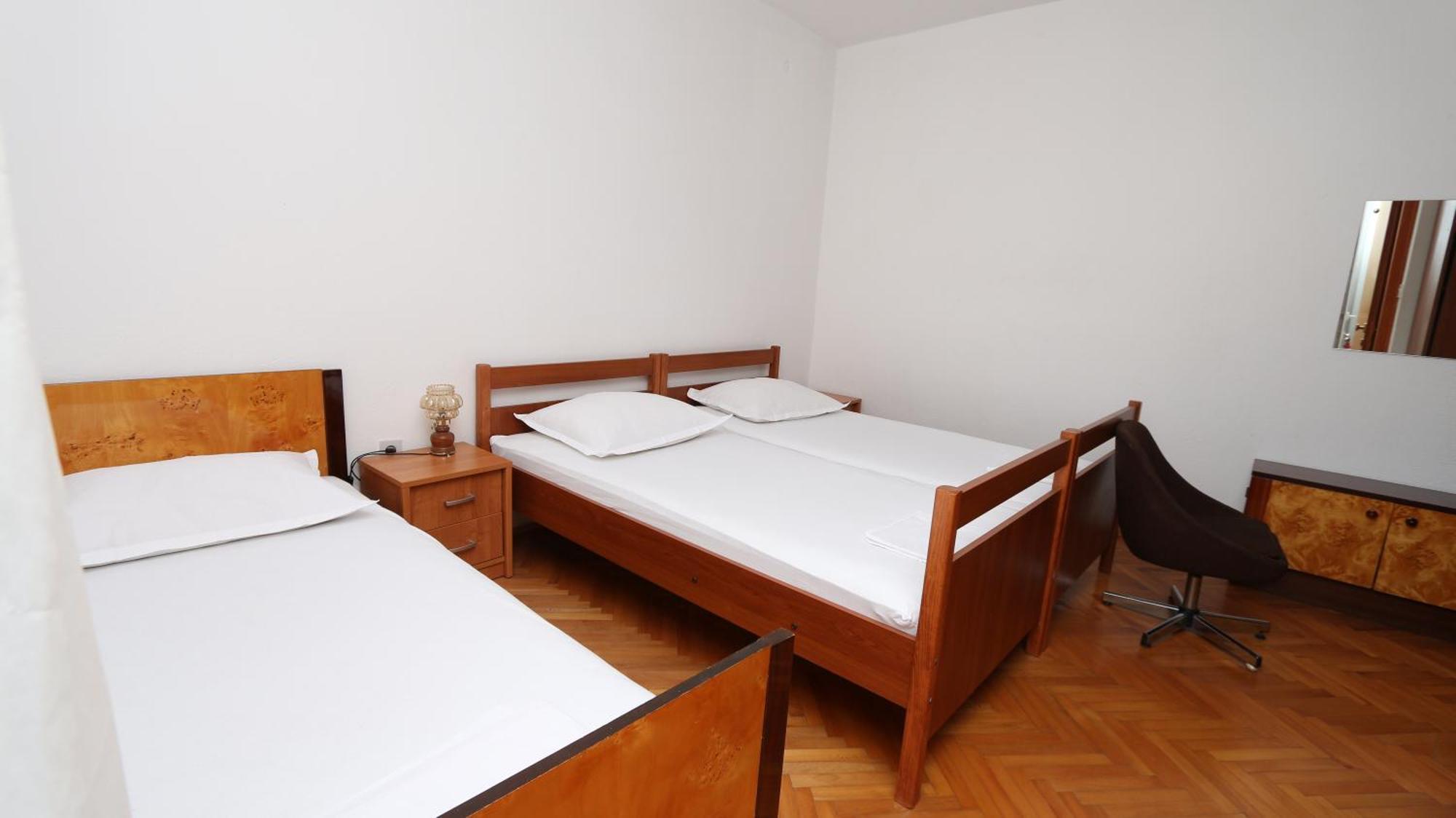 Dinka Guesthouse Макарска Екстериор снимка