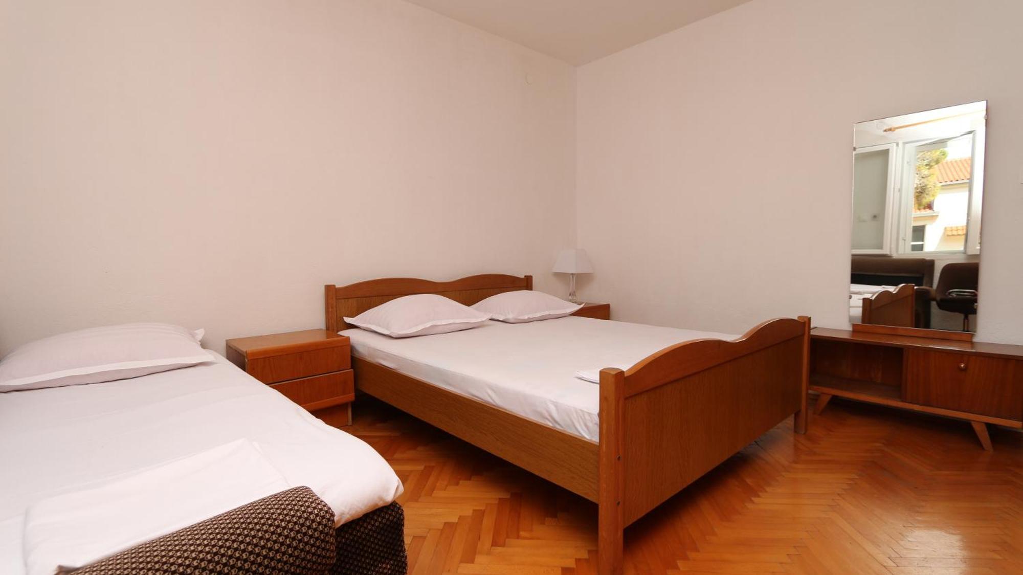 Dinka Guesthouse Макарска Екстериор снимка