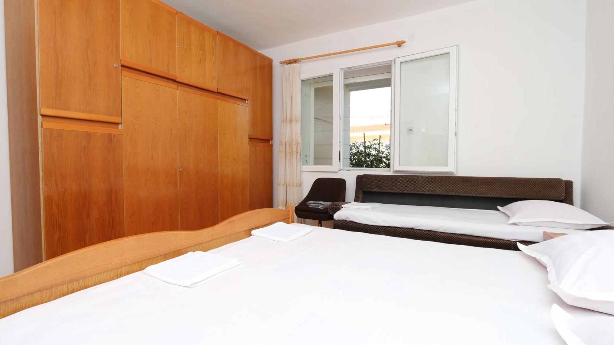 Dinka Guesthouse Макарска Екстериор снимка
