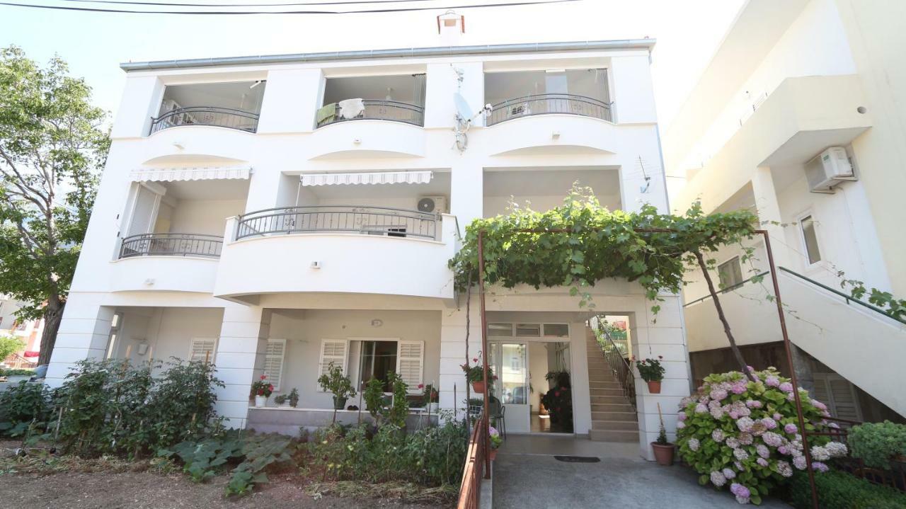 Dinka Guesthouse Макарска Екстериор снимка