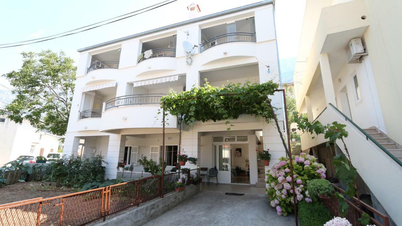 Dinka Guesthouse Макарска Екстериор снимка