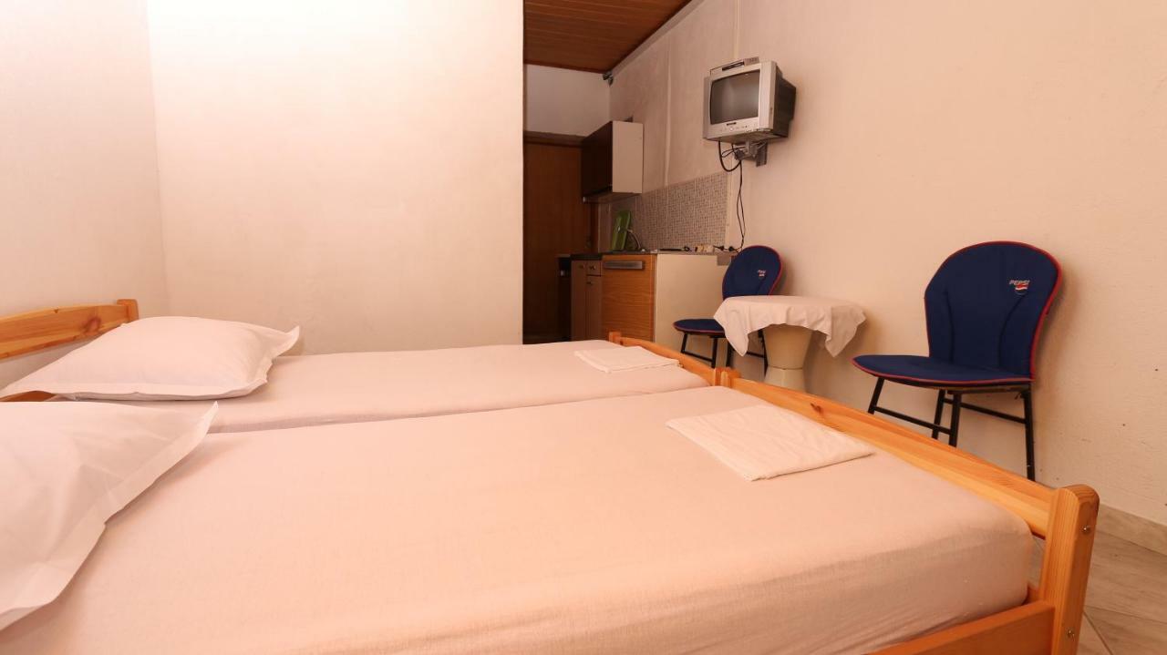 Dinka Guesthouse Макарска Екстериор снимка