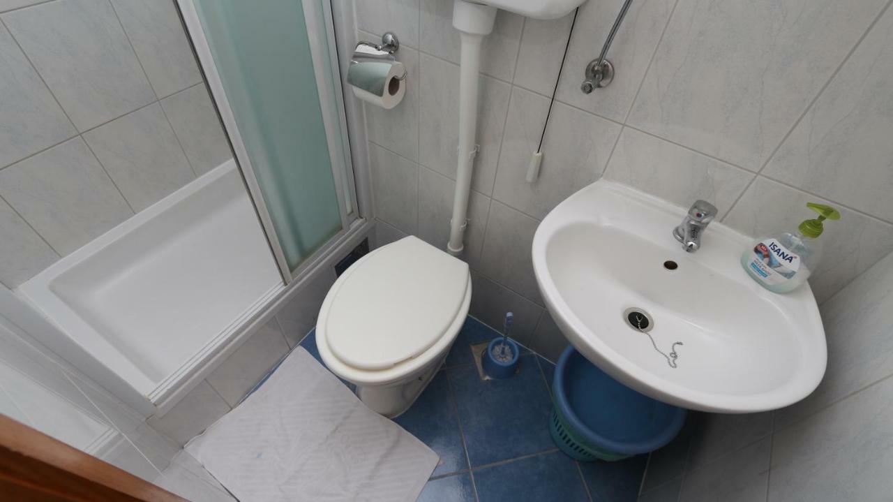 Dinka Guesthouse Макарска Екстериор снимка