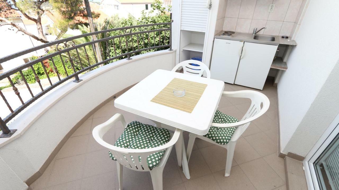 Dinka Guesthouse Макарска Екстериор снимка
