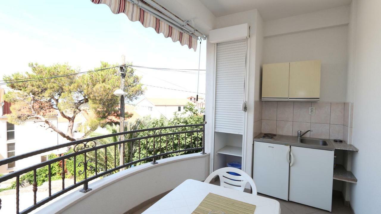 Dinka Guesthouse Макарска Екстериор снимка