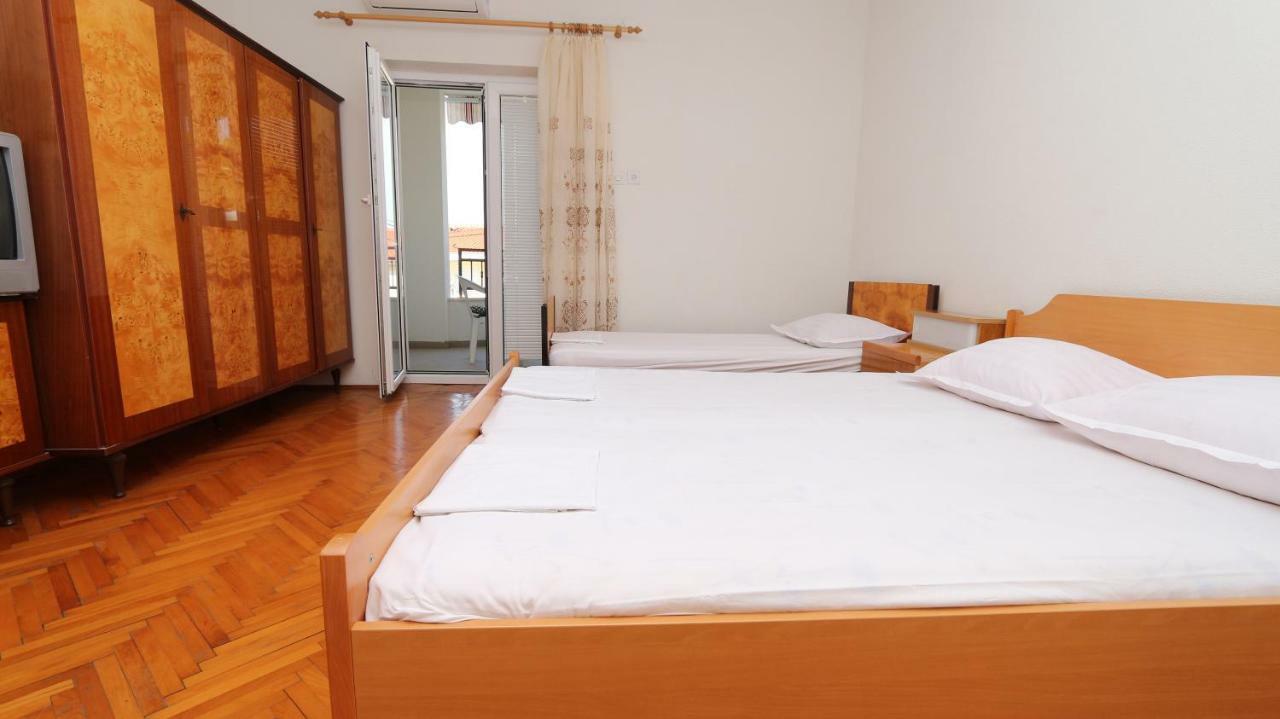 Dinka Guesthouse Макарска Екстериор снимка