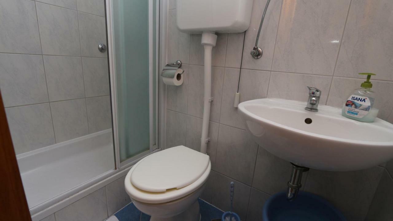 Dinka Guesthouse Макарска Екстериор снимка