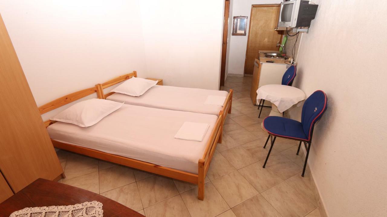 Dinka Guesthouse Макарска Екстериор снимка