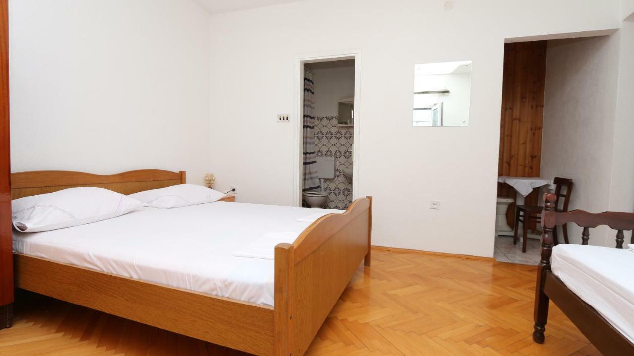 Dinka Guesthouse Макарска Екстериор снимка