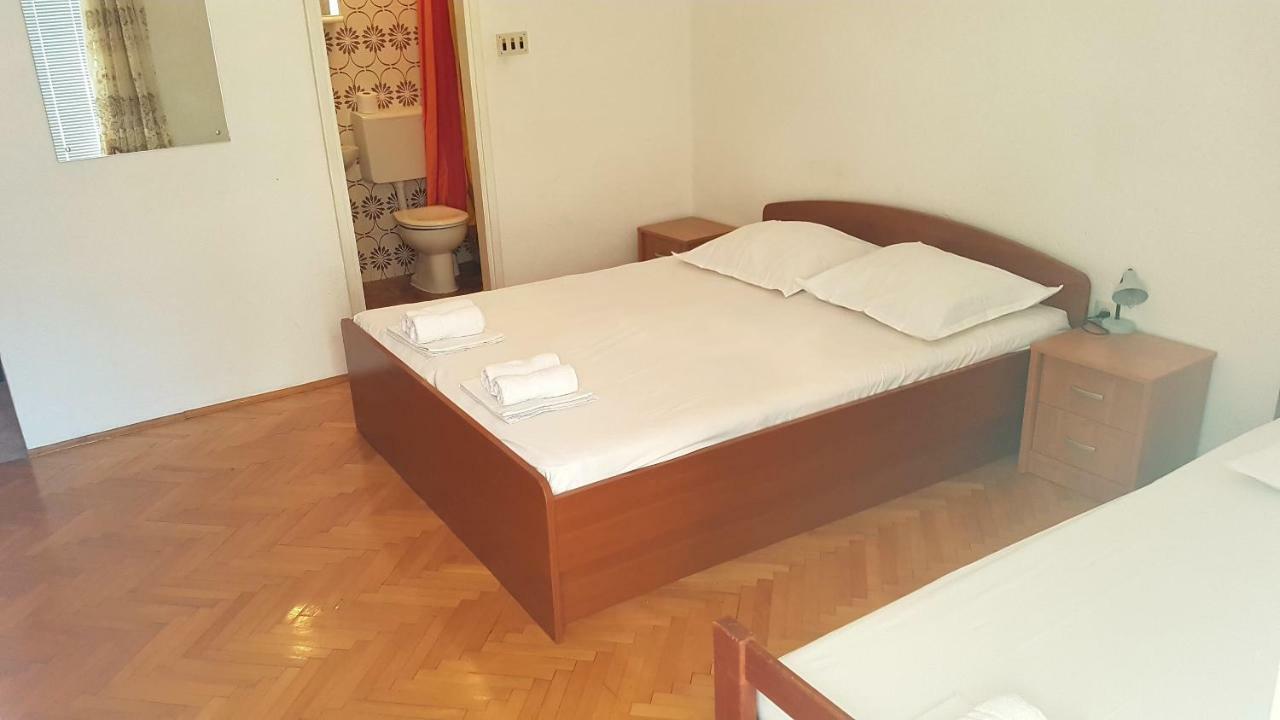 Dinka Guesthouse Макарска Екстериор снимка