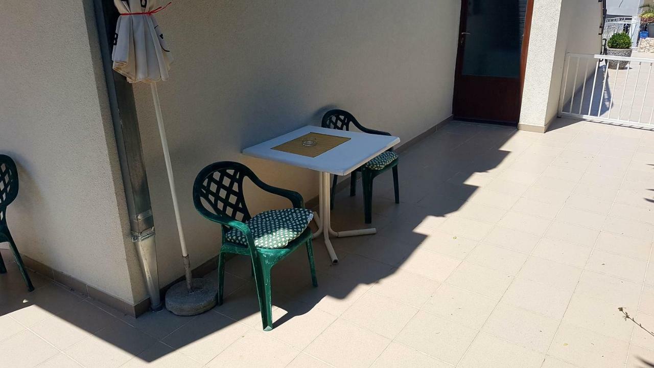 Dinka Guesthouse Макарска Екстериор снимка